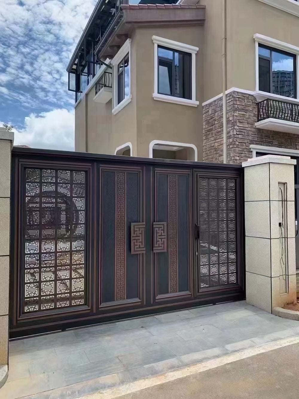 Custom Aluminum Courtyard Gate for a Private Villa
